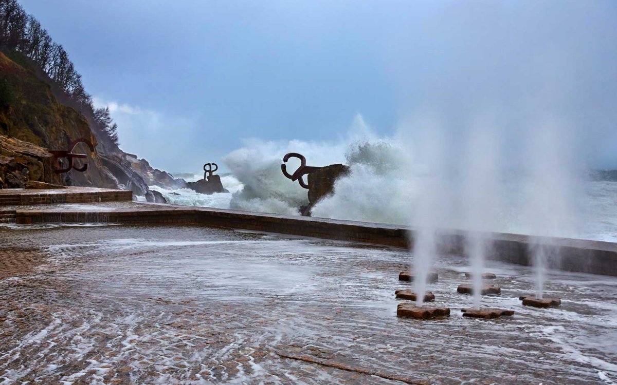 Eduardo chillida peine del viento san sebastian wind combs