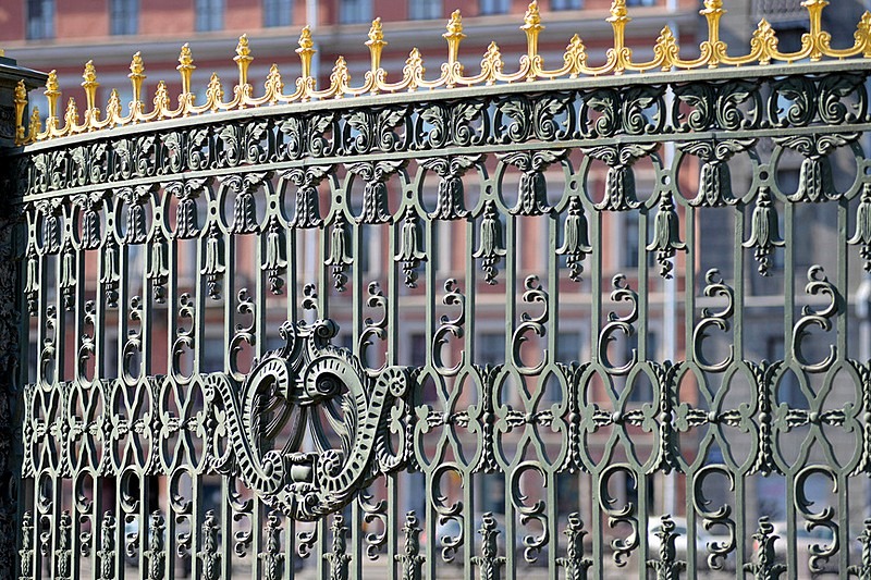 5-palaces-to-inspire-your-homes-wrought-iron-fencing